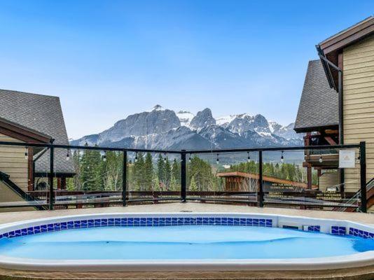 3 Bedroom Condo By Canadian Rockies Vacation Rentals 坎莫尔 外观 照片