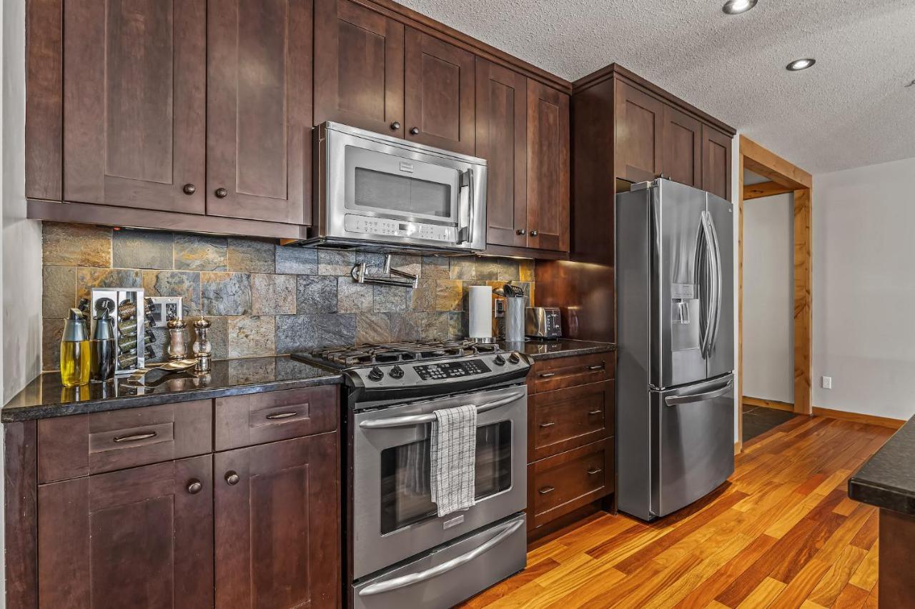 3 Bedroom Condo By Canadian Rockies Vacation Rentals 坎莫尔 外观 照片