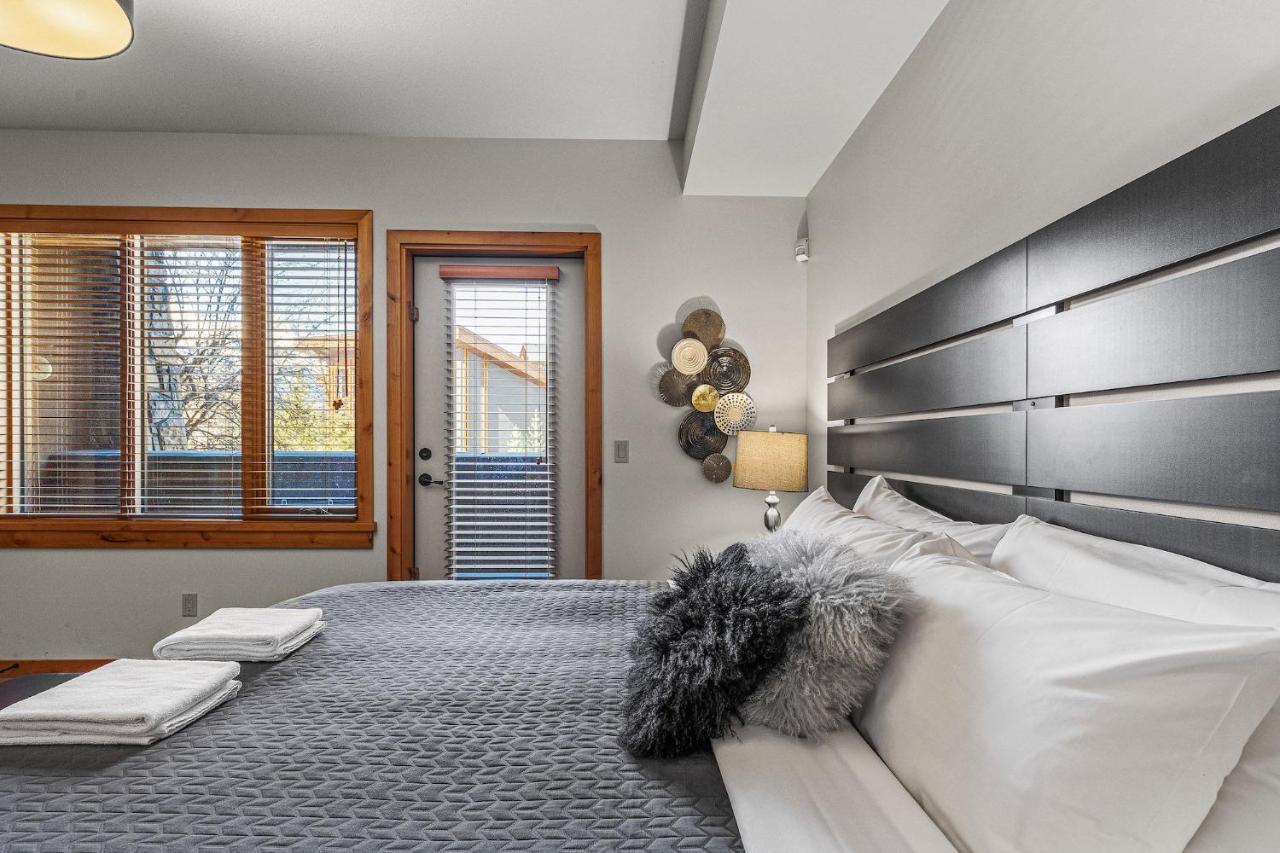 3 Bedroom Condo By Canadian Rockies Vacation Rentals 坎莫尔 外观 照片