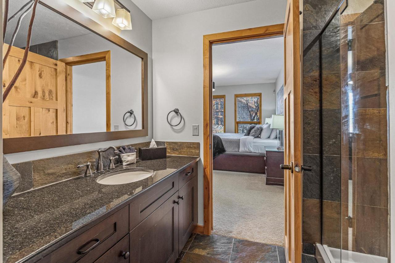 3 Bedroom Condo By Canadian Rockies Vacation Rentals 坎莫尔 外观 照片