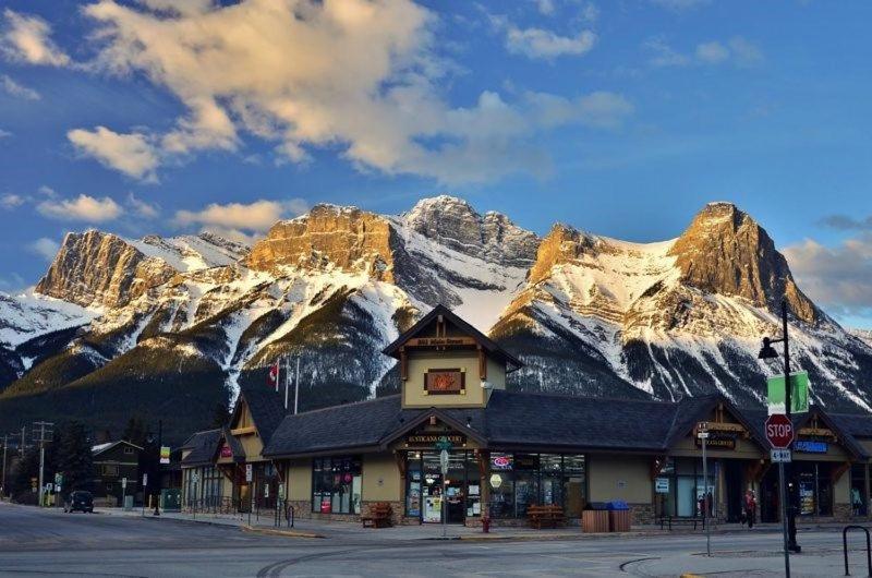 3 Bedroom Condo By Canadian Rockies Vacation Rentals 坎莫尔 外观 照片