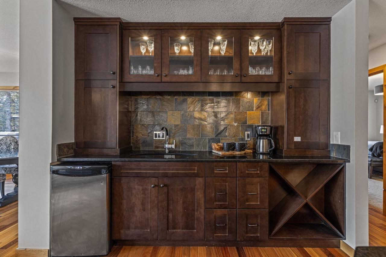 3 Bedroom Condo By Canadian Rockies Vacation Rentals 坎莫尔 外观 照片